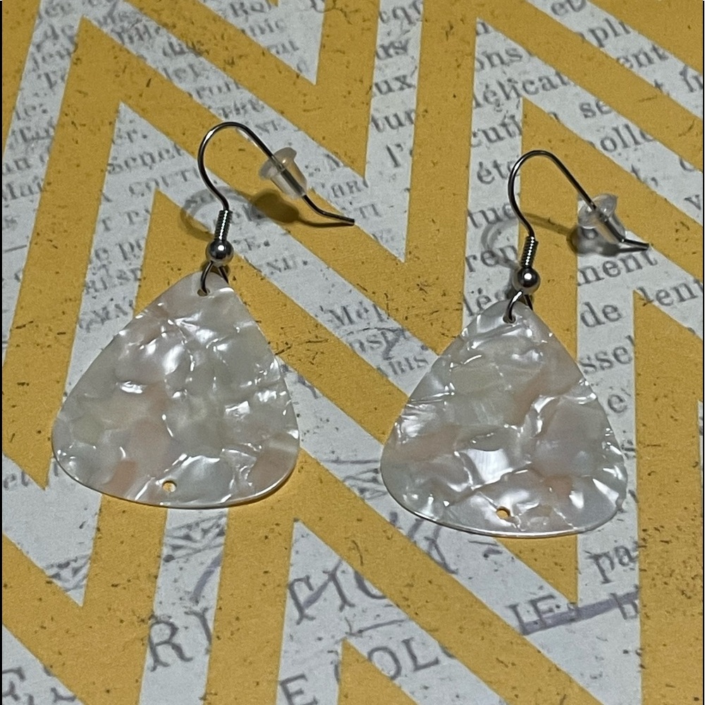 Guitar pick earring’s